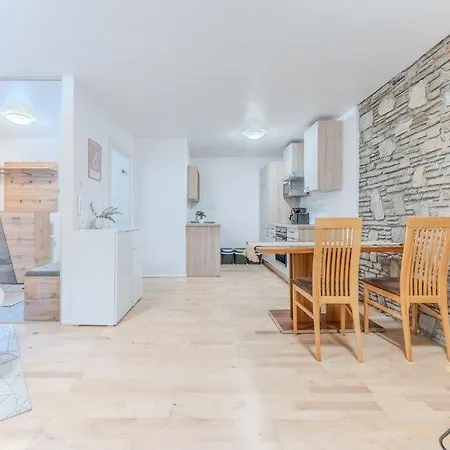 In Ruhiger Lage Lejlighed *